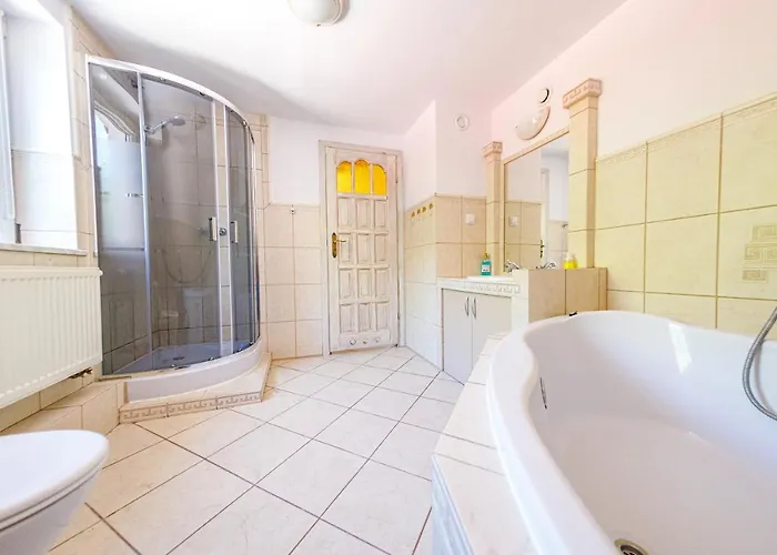 Stara Piekarnia - Plac Lotnikow *